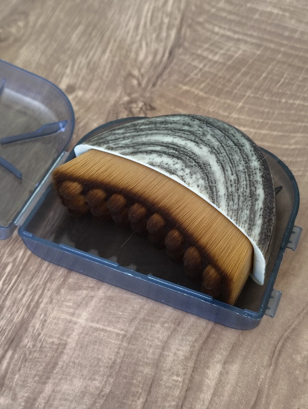 Lymphatic Contour Face Brush With Protective Case
